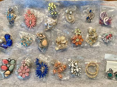 NEW! Earrings (100 + Pieces, Various Styles & Colors) More Than Shown! $8 or 2/$15 C PIX