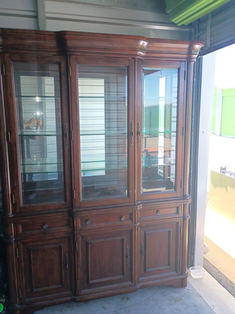 Elegant Wooden Display Cabinet Hutch with Glass Doors & Shelves - Perfect for Dining or Living Room
