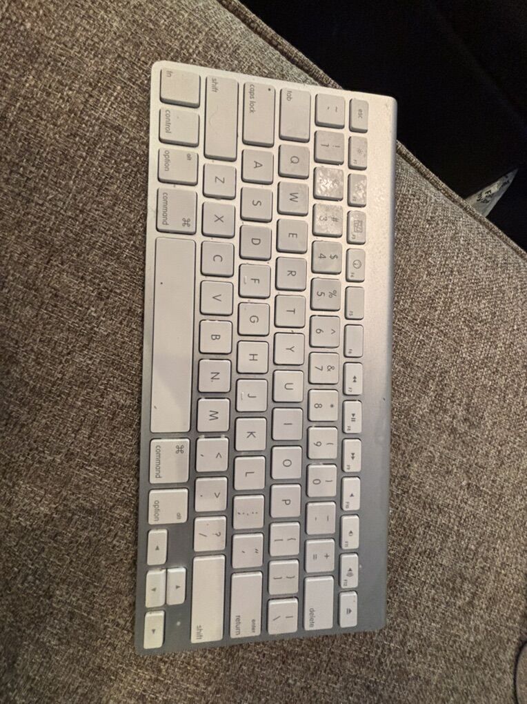 Apple Magic Keyboard A1255 In Good Condition