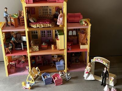 VINTAGE 2004 Fisher-Price Loving Family Grand Dollhouse - MASSIVE Fully Furnished Lot!