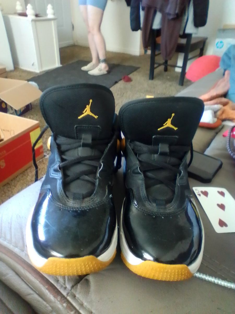 Jordan Flight Origin 4 Basketball Shoes - Black and Gold - Size 6.5Y