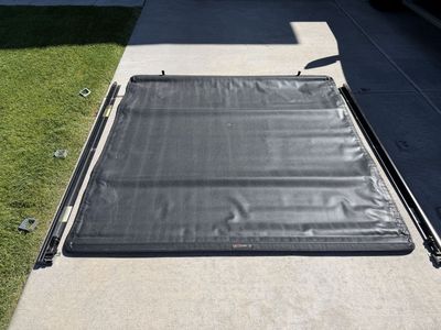TruXport Tonneau Cover 5’ 7” Bed