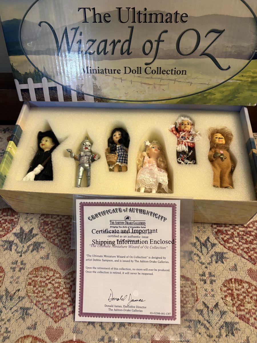 Wizard of Oz miniature doll set from ashton Drake Gallery