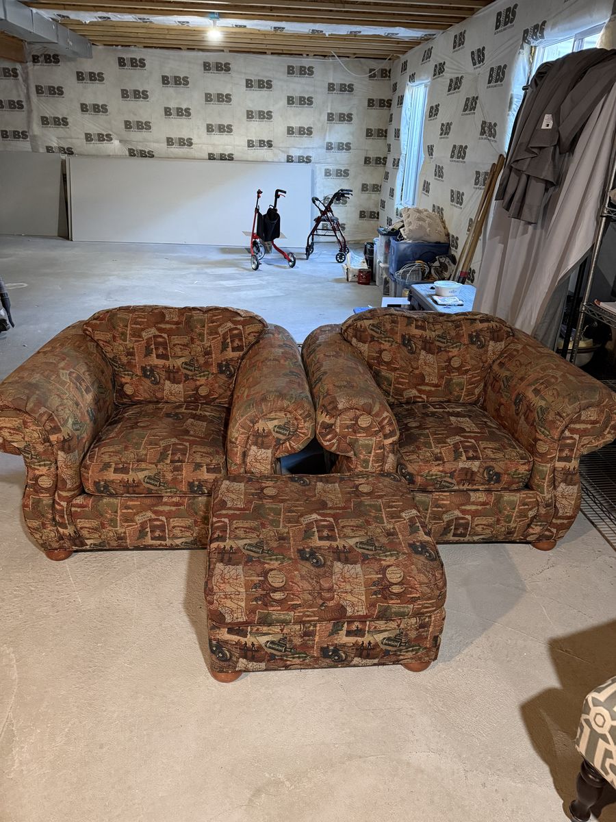 Free chairs & TV stand