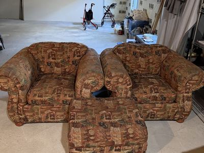 Free chairs & TV stand