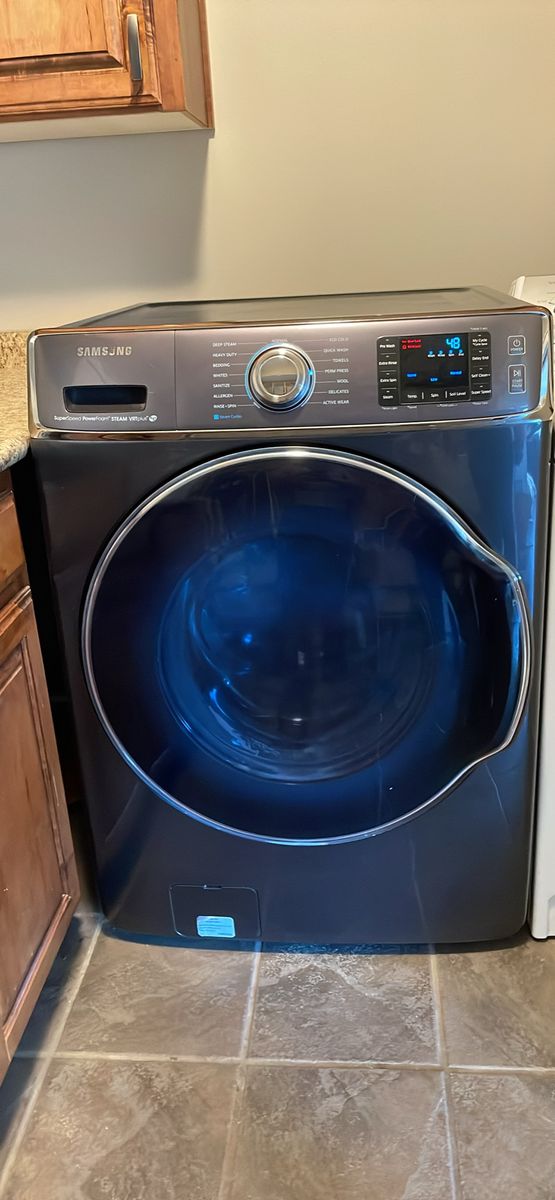 Samsung 5.6 cu. ft. Extra-large front load washer - Steam/super speed/self cleaning