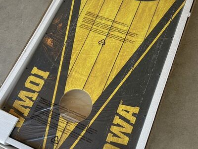 Iowa Hawkeyes 2'x4' Cornhole Set *BRAND NEW*