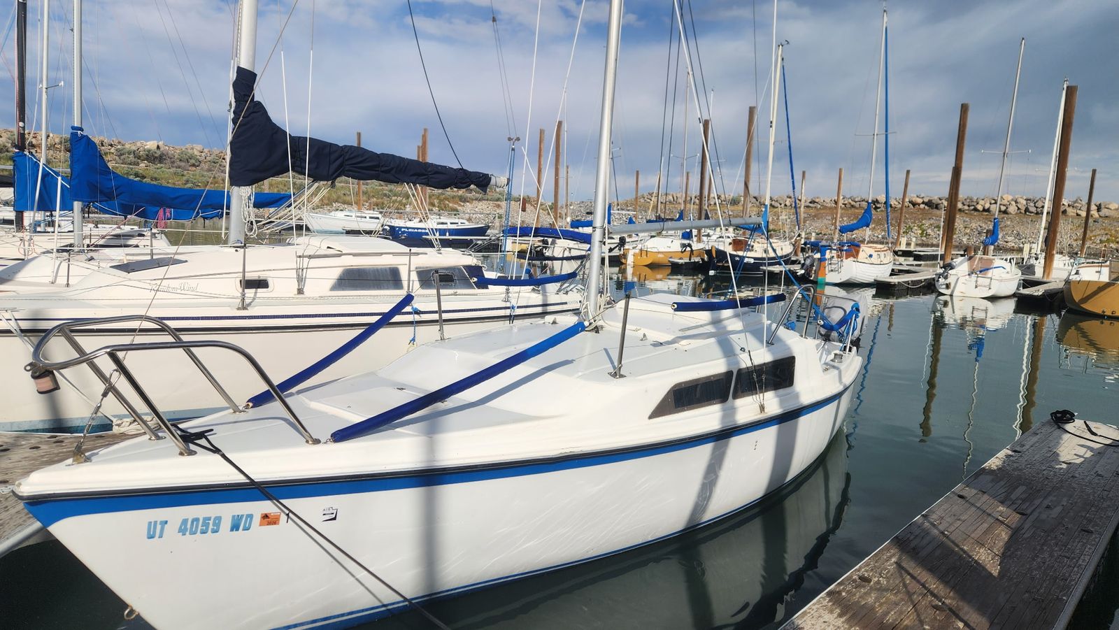 MacGregor 25 Sailboat