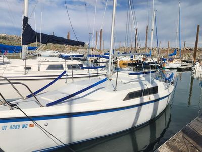 MacGregor 25 Sailboat