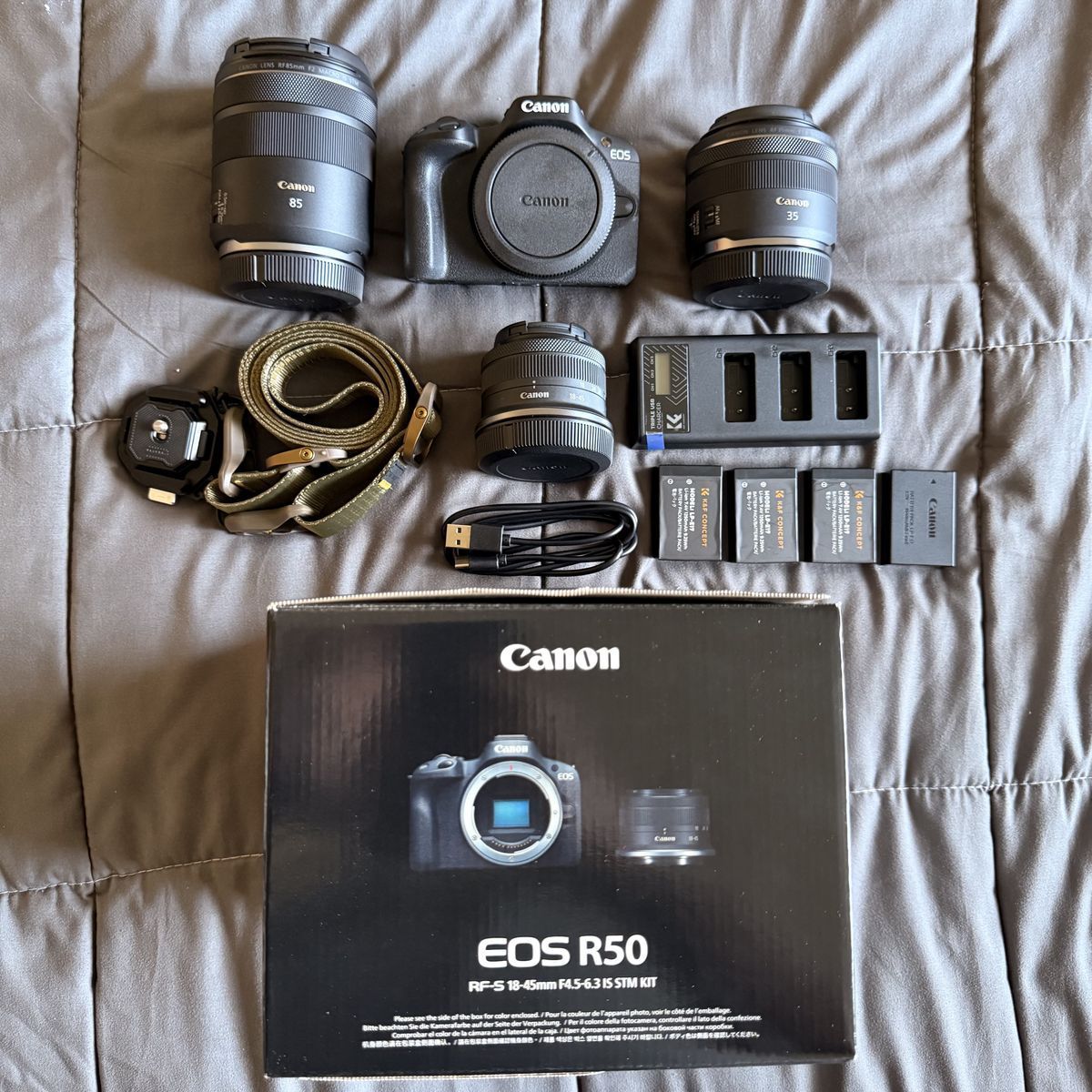 Canon EOS R50 + RF 35mm + RF 85mm + Kit Lens + Extras