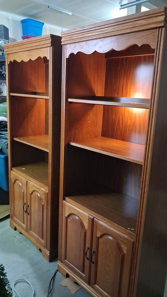 matching book shelfs with back lighting