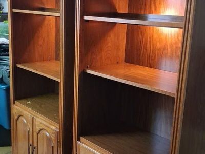 matching book shelfs with back lighting