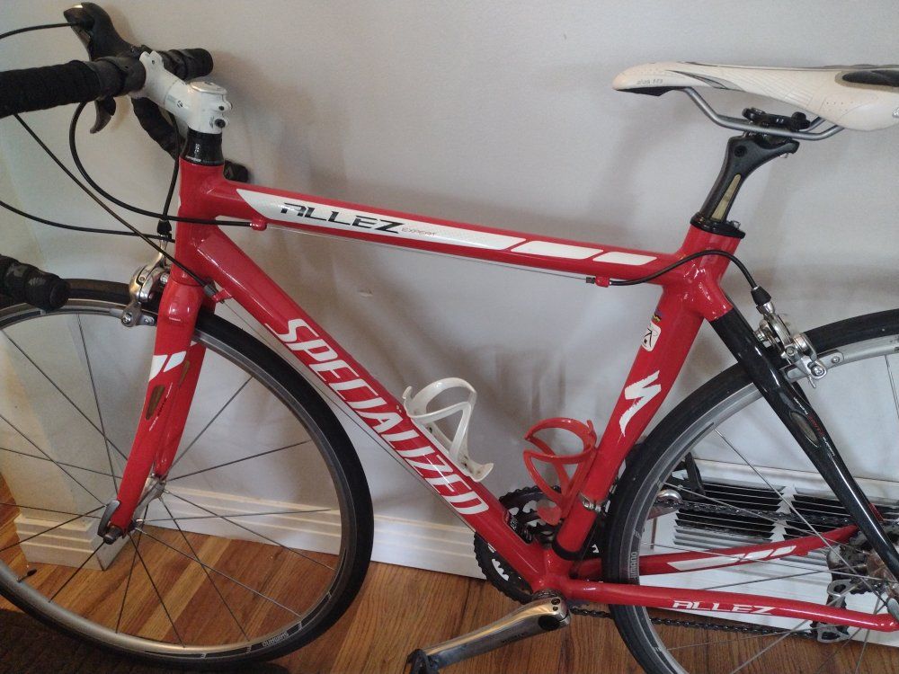 Specialized Allez Expert Road Bike , carbon frame, 20- 21 Ilbs,   (M) Red, Shimano Ultegra Triple Drivetrain,
