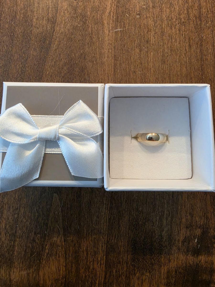 Solid 10K Yellow Gold Polished Band with Box