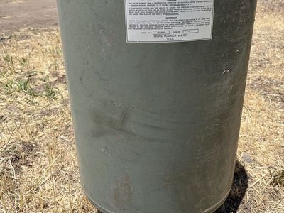Pressurized air or water tank