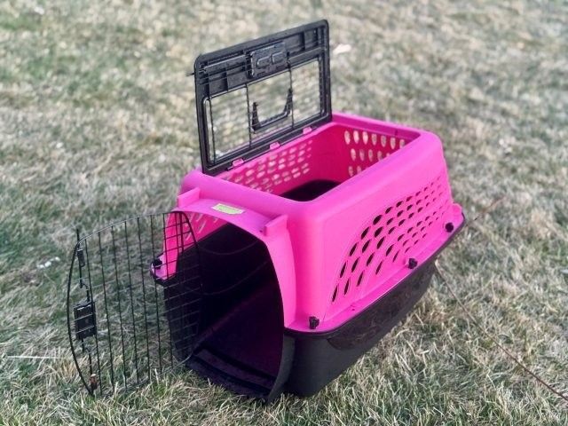 Open Top Dog kennel carrier 24"L Like New