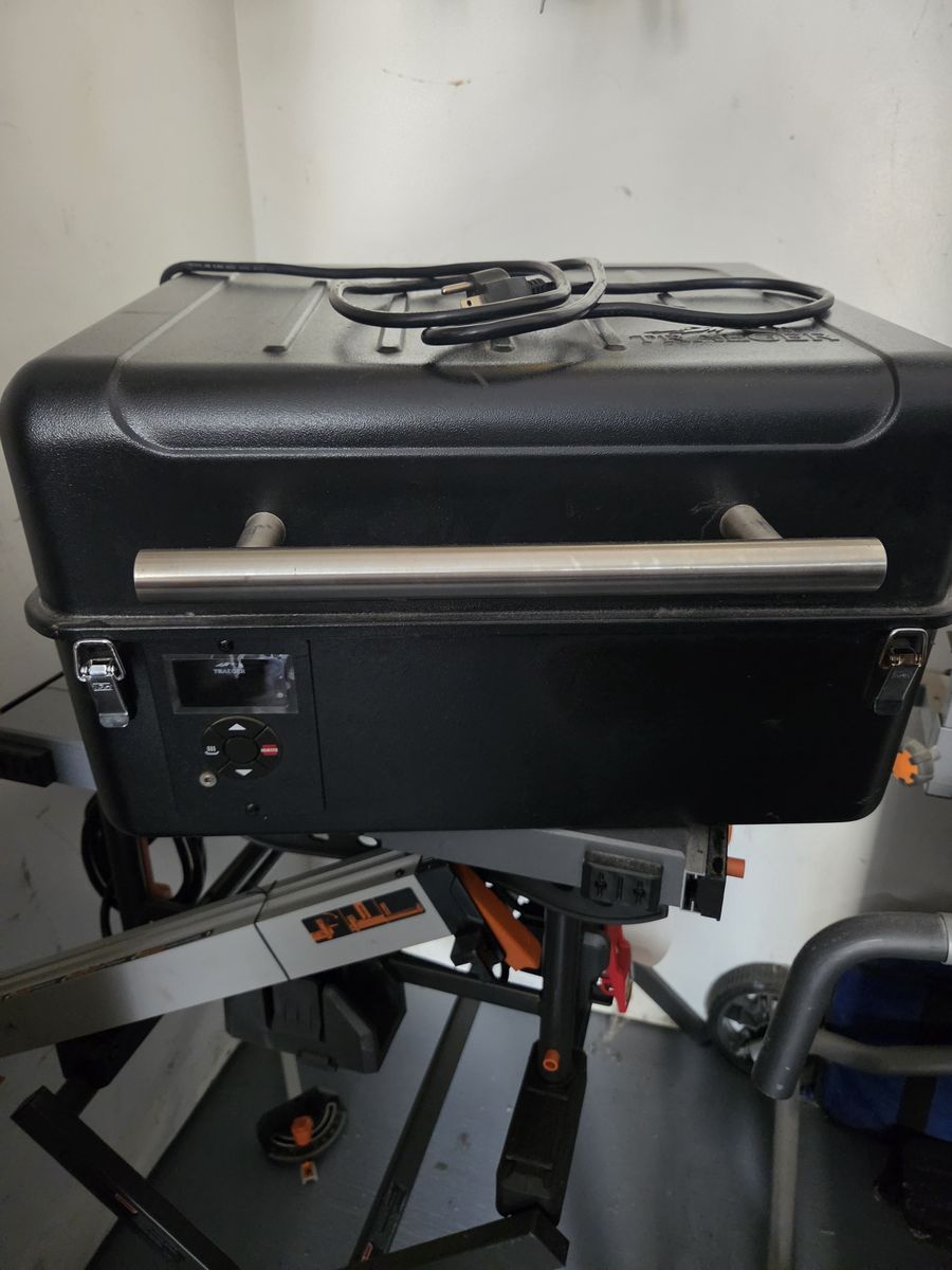 Traeger Ranger Model TFT18KDL Table Top Portable Grille