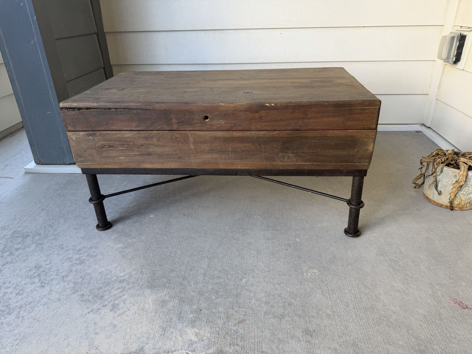 Free rustic wooden coffee table/storage 