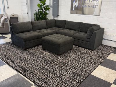 COSTCO THOMASVILLE TISDALE 6-PIECE FABRIC MODULAR SECTIONAL W/ STORAGE OTTOMAN, DARK GRAY!!