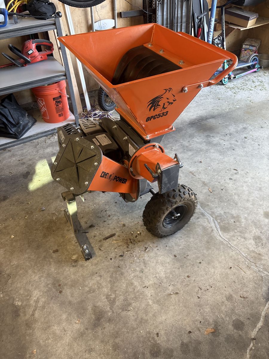 DK2 Power Towable 3” 6.5 HP gas powered wood chipp