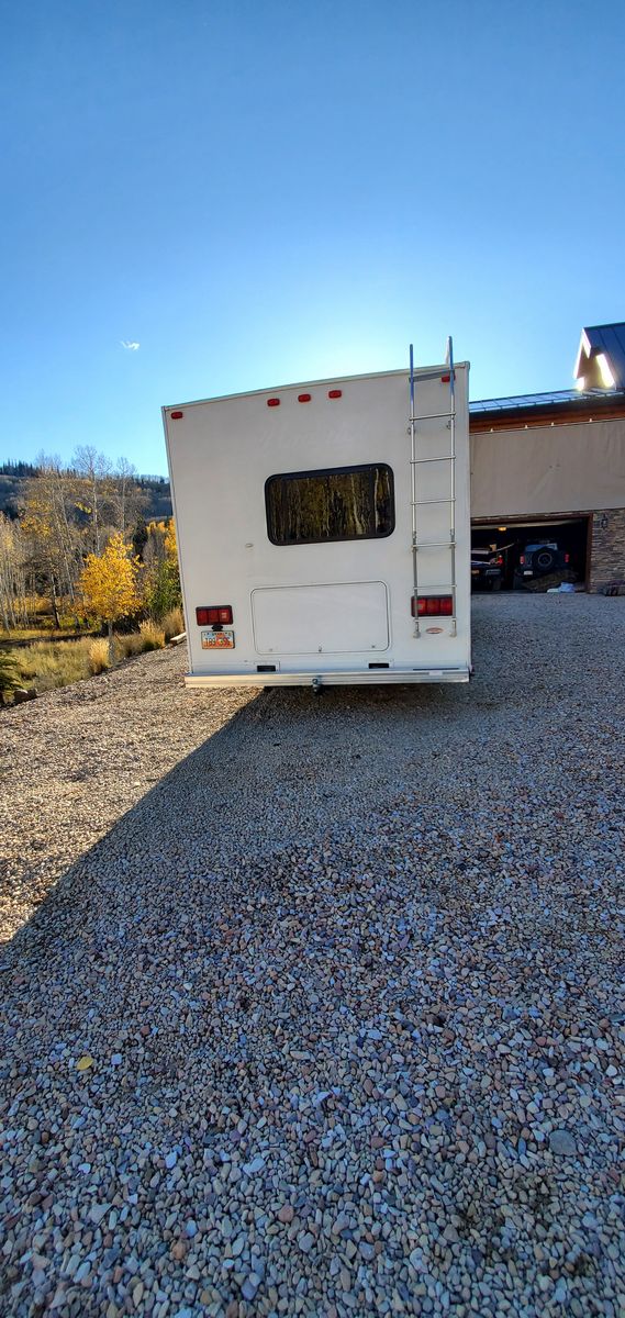 2008 Majestic 31ft MotorHome Clads C