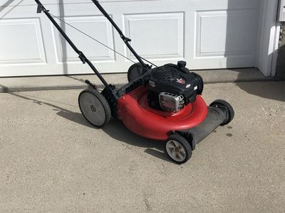 YARD MACHINE LAWN MOWER WITH 21 IN BLADE