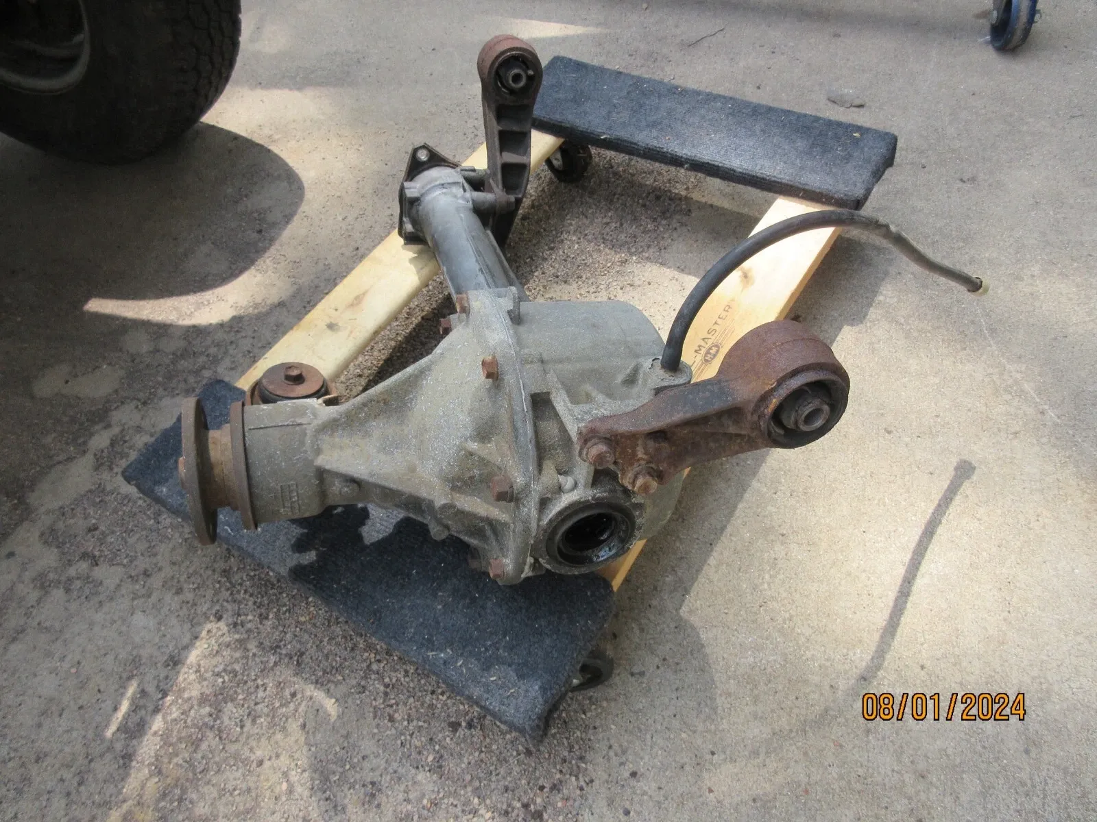 geo tracker front differential assembly from 1994 suzuki sidekick $120