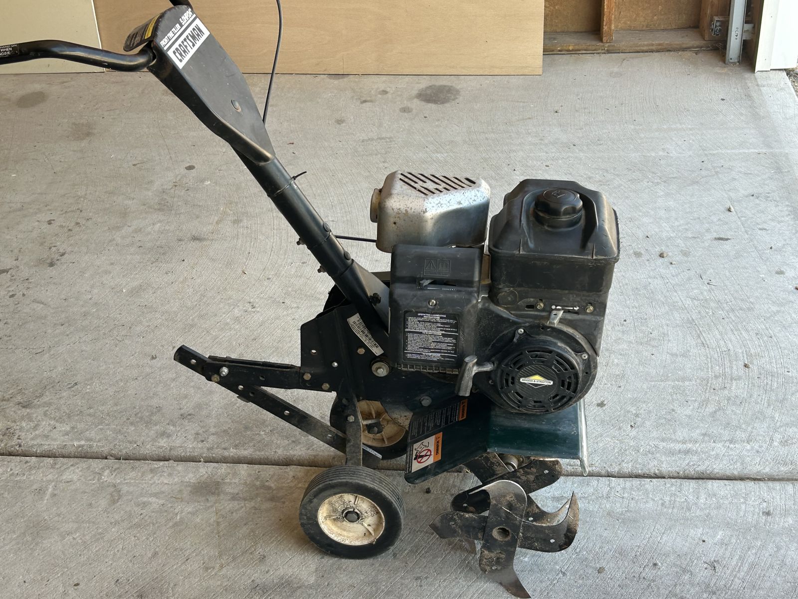 Craftsman Walk-Behind Gas Tiller Cultivator Briggs & Stratton Engine Garden Tool