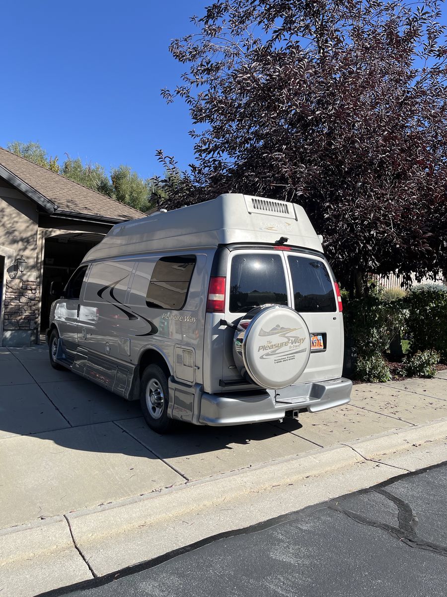 2008 CLASS B PLEASURE WAY MOTORHOME: