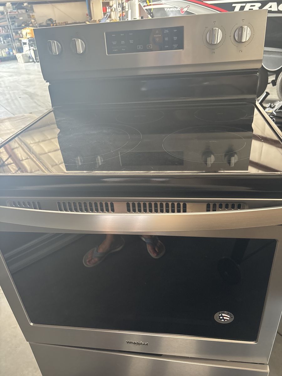 Whirlpool Stainless Steel Freestanding Electric Range Smooth Glass Top self clean
