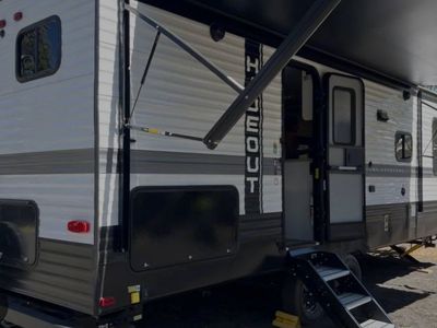 Travel Trailer with 1 Slideout & 4 Sleeping Capacity - 28'3" Length