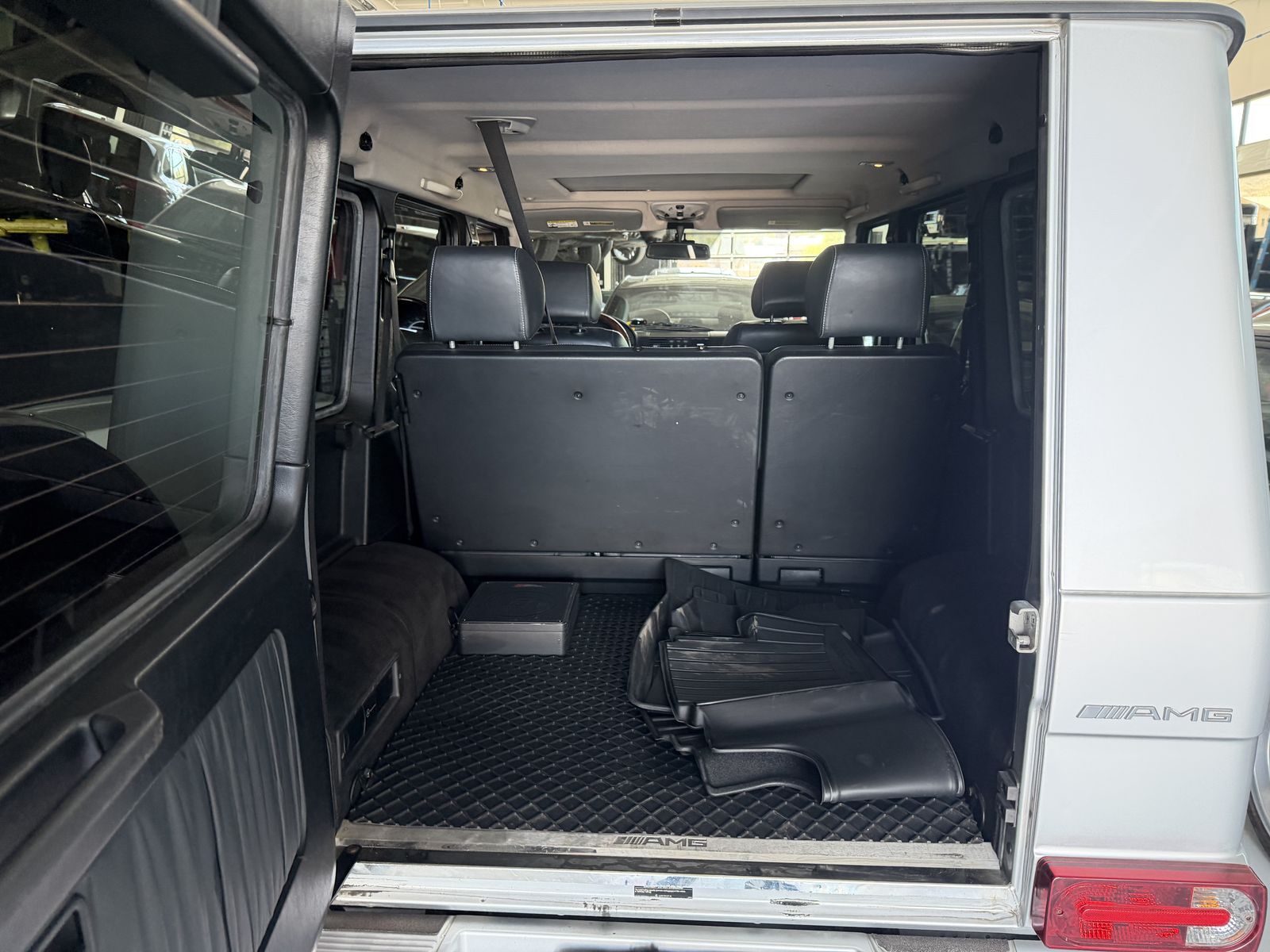 Main image 10