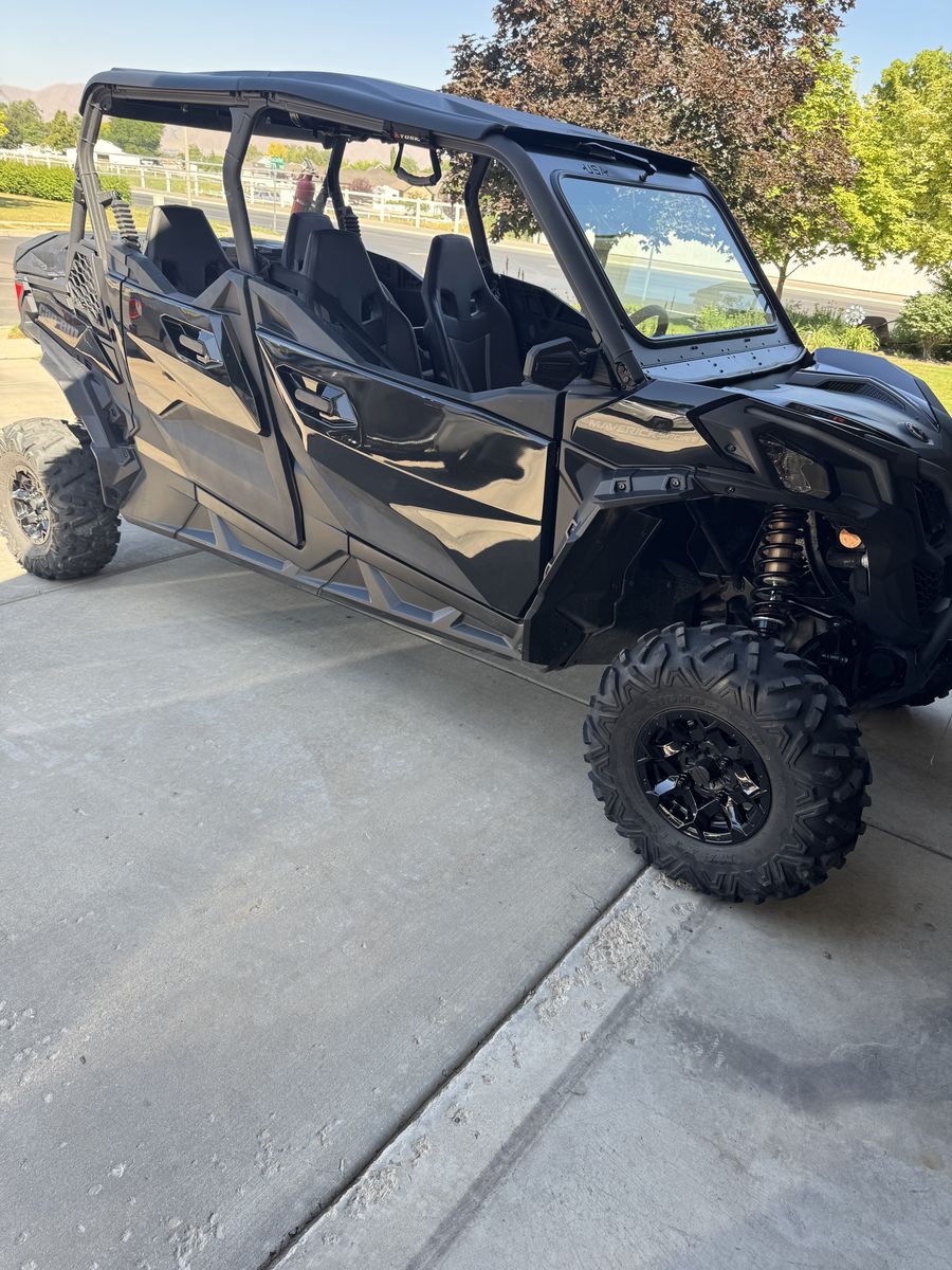 2022 Can-Am Maverick sport max 1000r DPS.