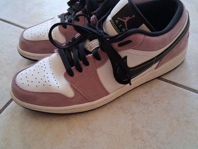 Nike Air Jordan 1 Low SE "Violet Shock" Size 11. Limited edition colorway. Released 2021.