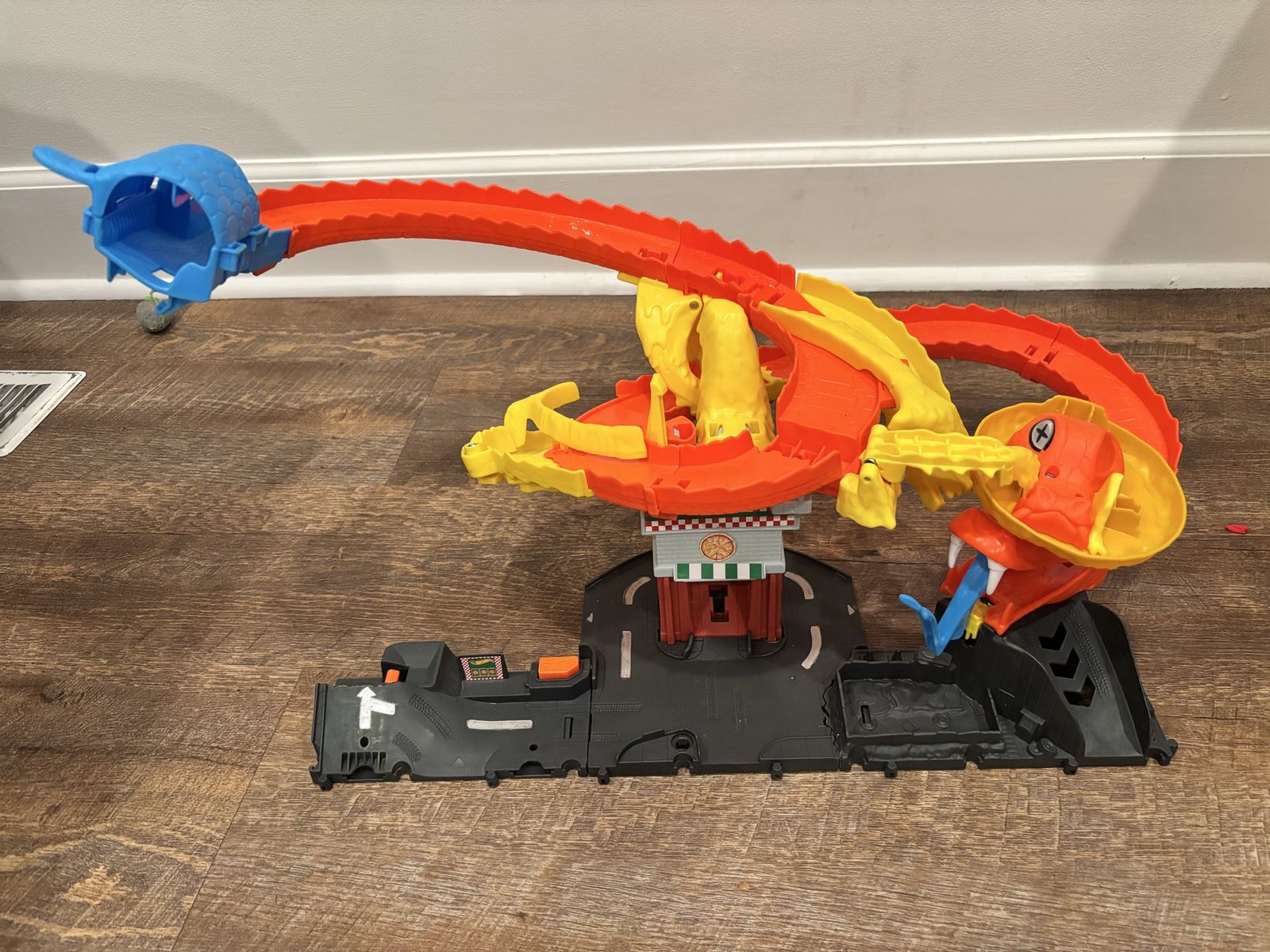Main image 3