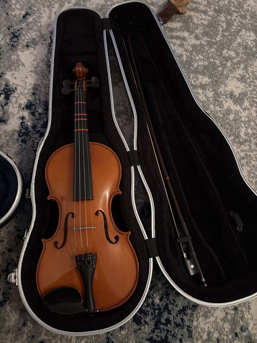 Two Full Size 4/4 Violins – Glaesel V130E4DT & Mahler T11 – Cases & Bows Included
