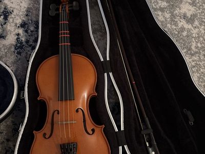 Two Full Size 4/4 Violins – Glaesel V130E4DT & Mahler T11 – Cases & Bows Included