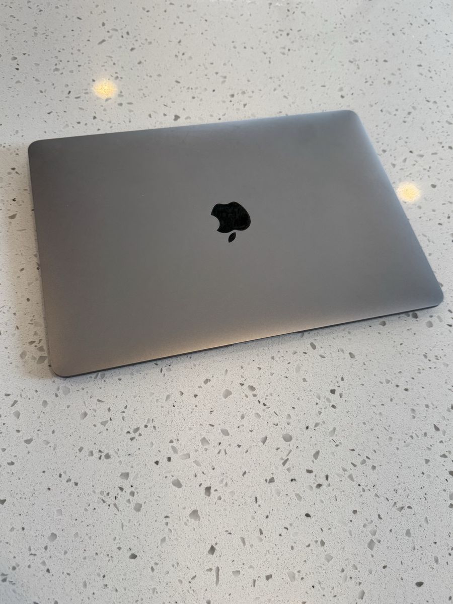 13.3 in Macbook Air with Apple M1 chip $500 OBO
