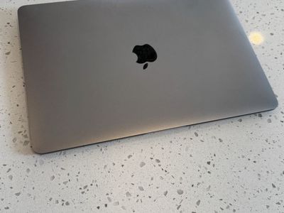 13.3 in Macbook Air with Apple M1 chip $500 OBO
