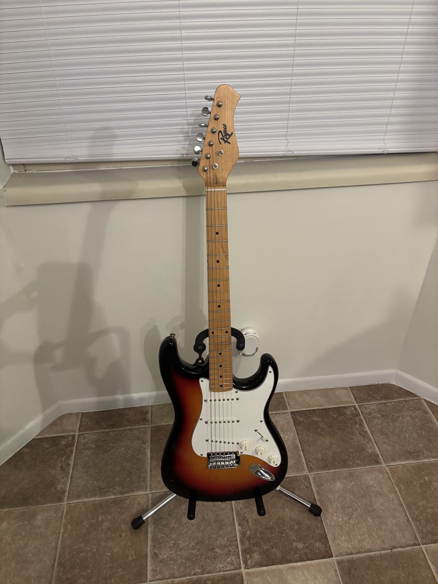 Rogue Stratocaster Guitar 