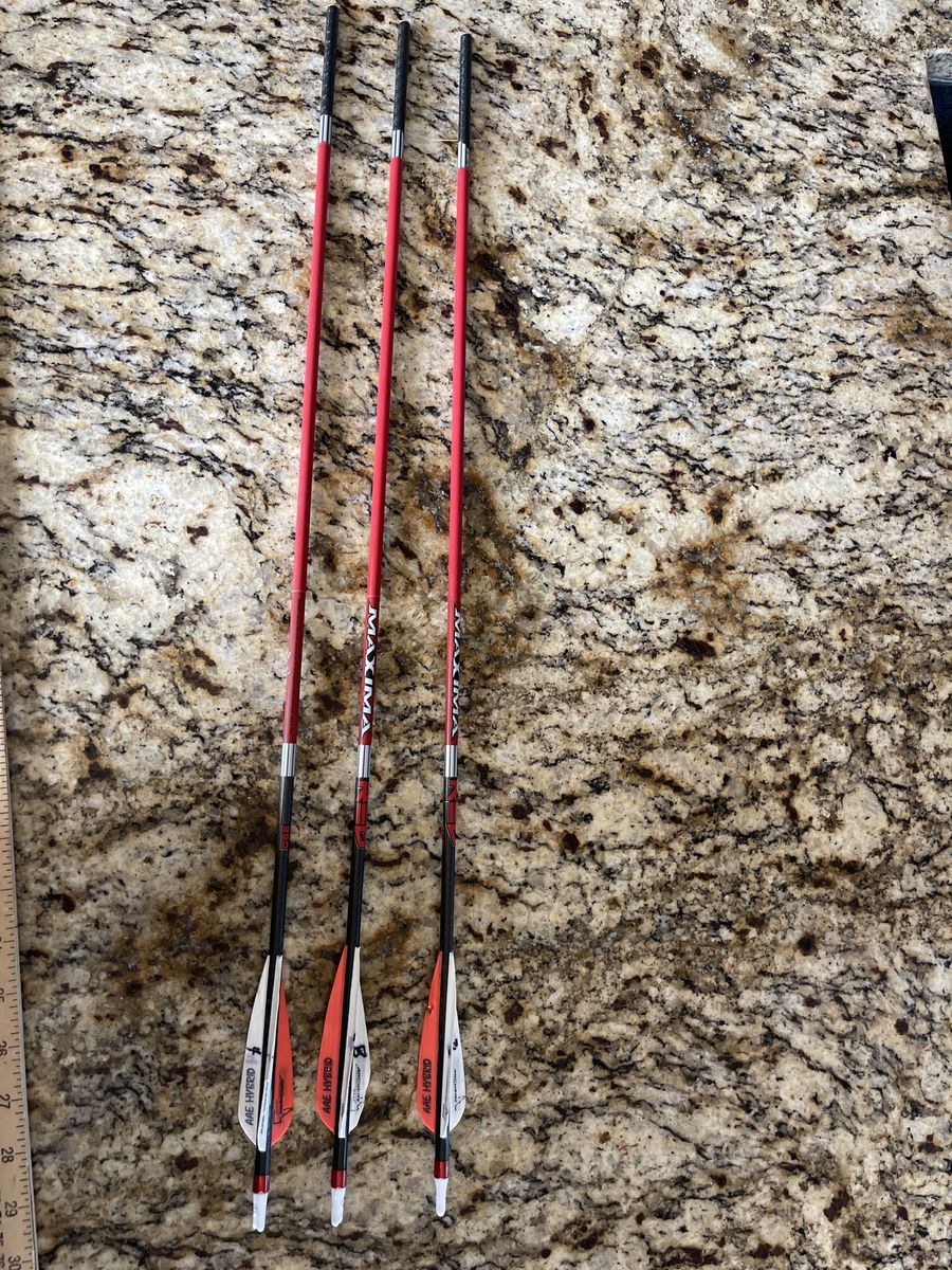 Carbon Express Maxima RED Arrows 28.5 inch with target tip 350 Spine with AAE Hybrid Vanes (3 Pack) small cuts in vanes