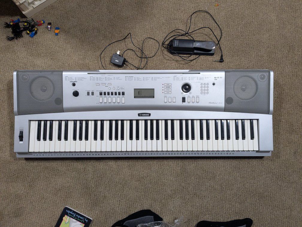 Yamaha DGX-230 Portable Electronic Piano / MIDI Keyboard