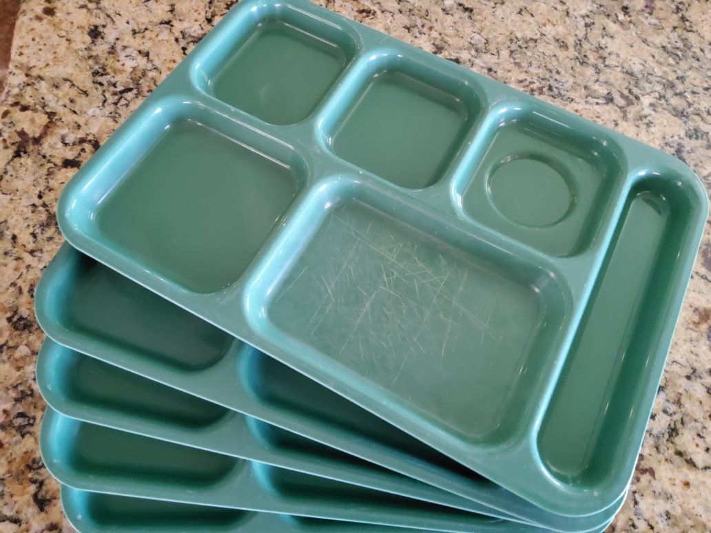 6 cafeteria trays