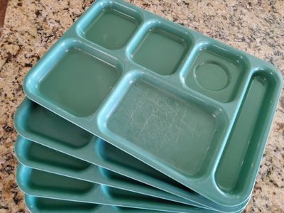 6 cafeteria trays