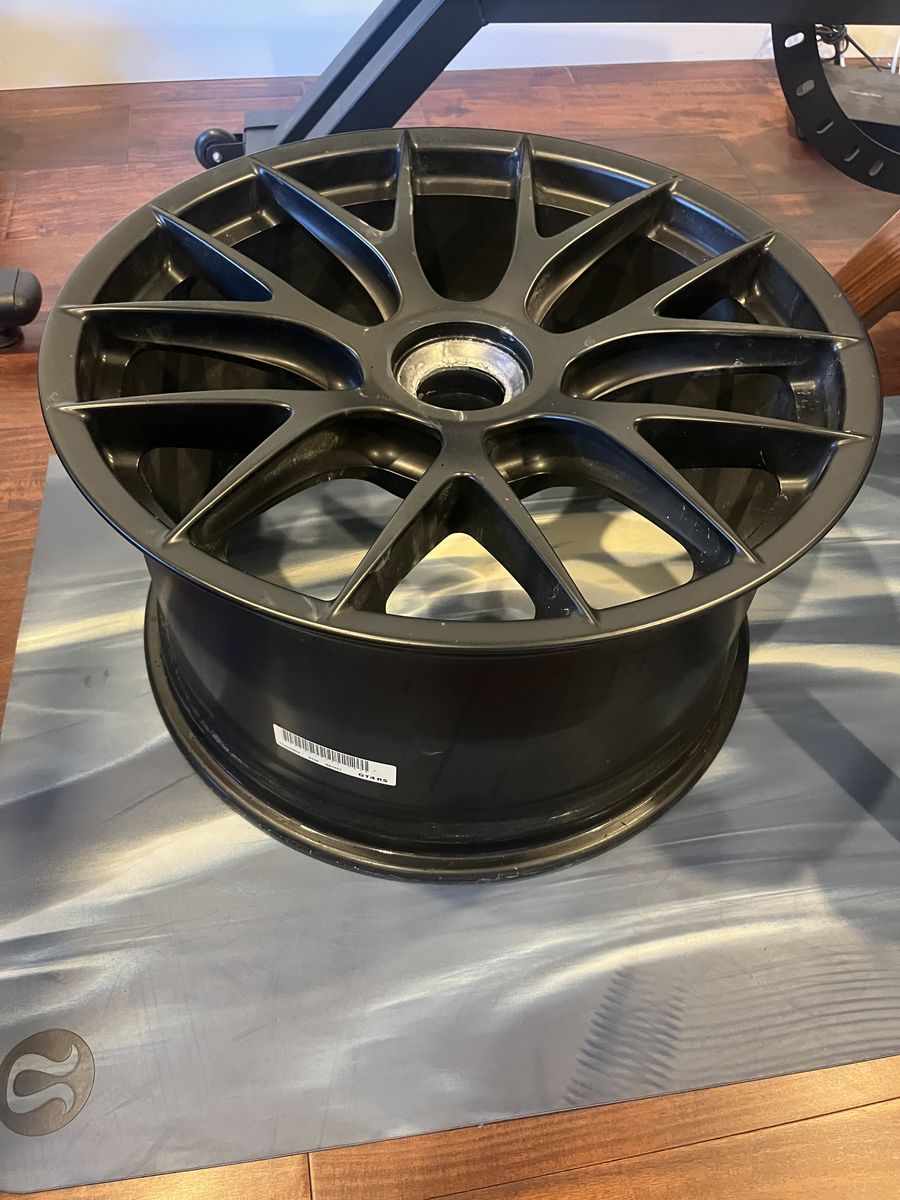 Magnesium Wheel for a gt4rs Porsche