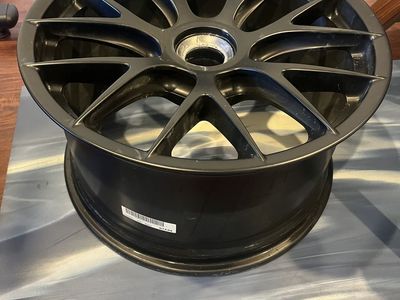 Magnesium Wheel for a gt4rs Porsche