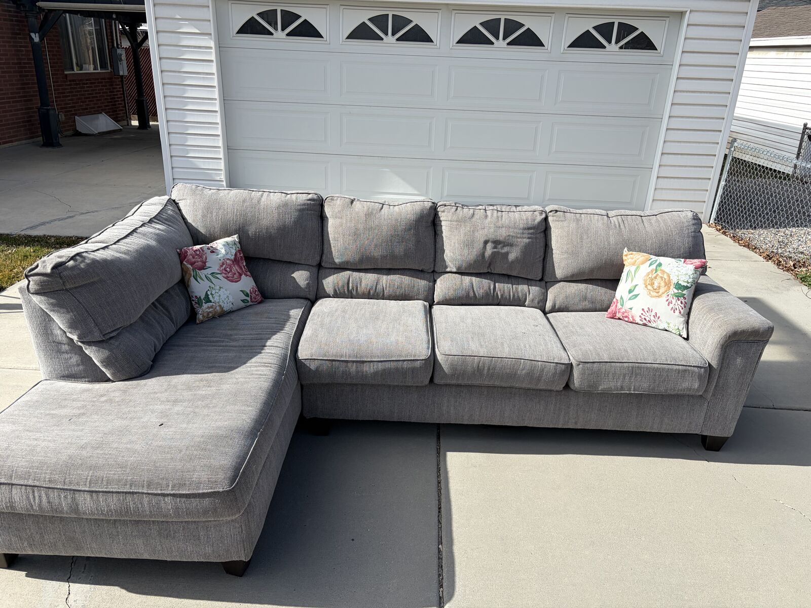 FREE DELIVERY!! – Large Gray Sectional Couch