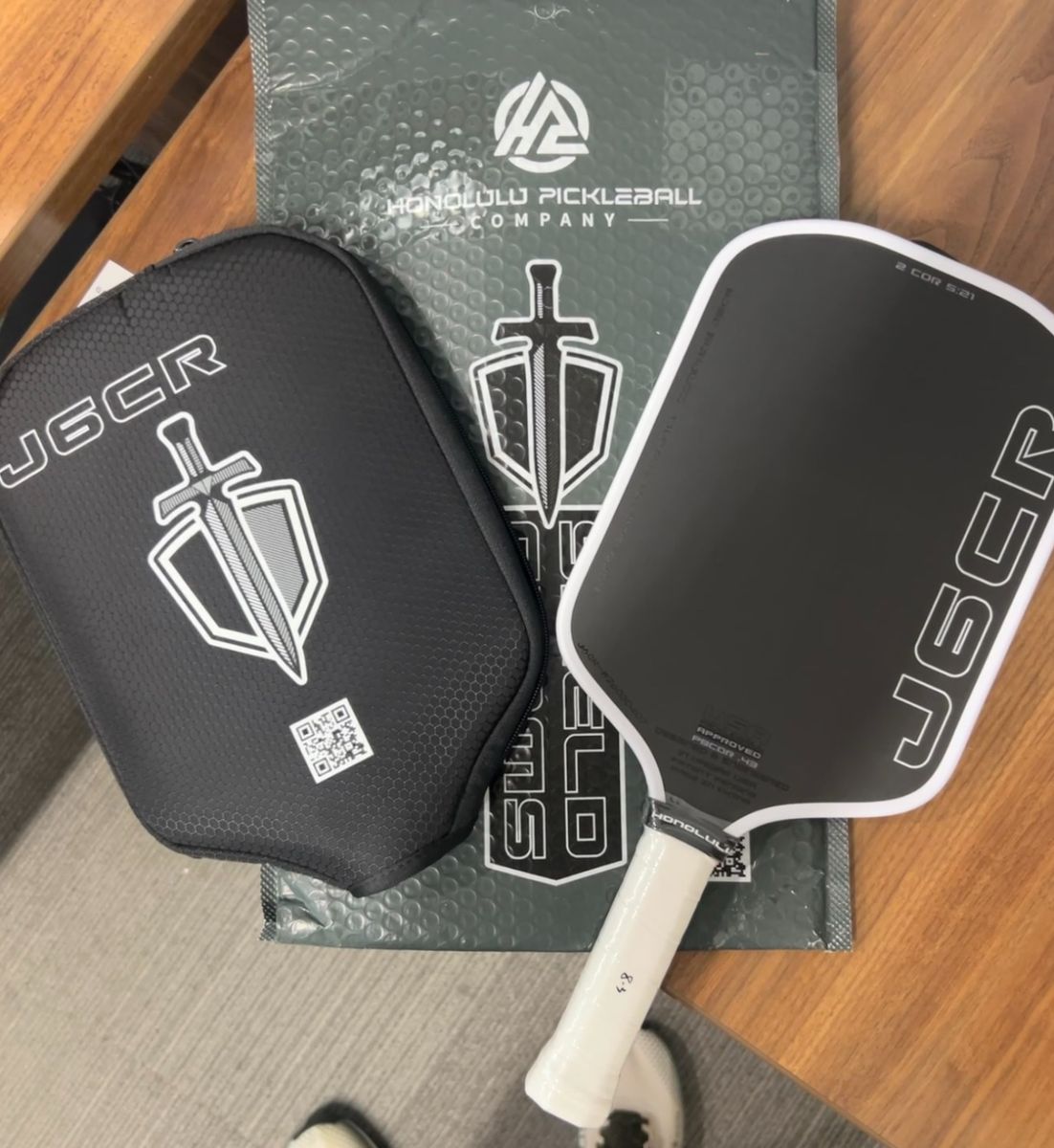J6CR Honolulu Pickleball Company Elongated Pickleball Paddle - Brand New, Black & White