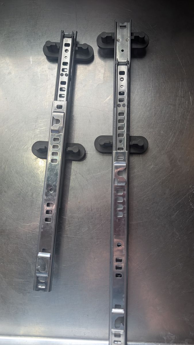 Dishwasher upper rack slide