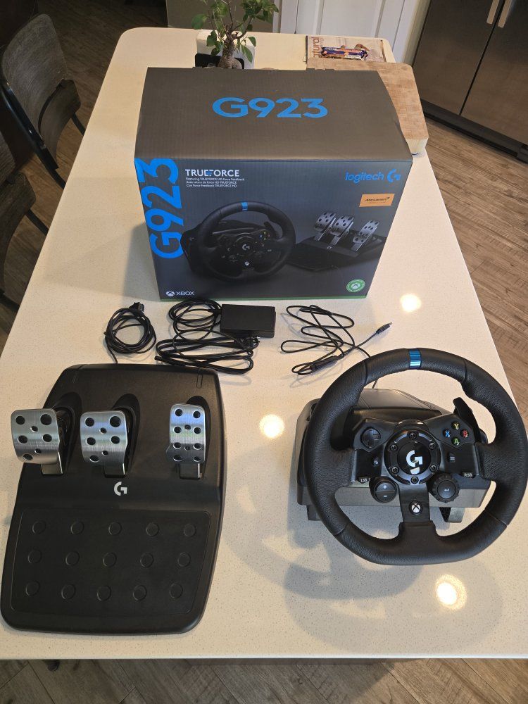 Near Mint Logitech G923 Racing Wheel and Pedals for Xbox and PC with TRUEFORCE. msrp $350